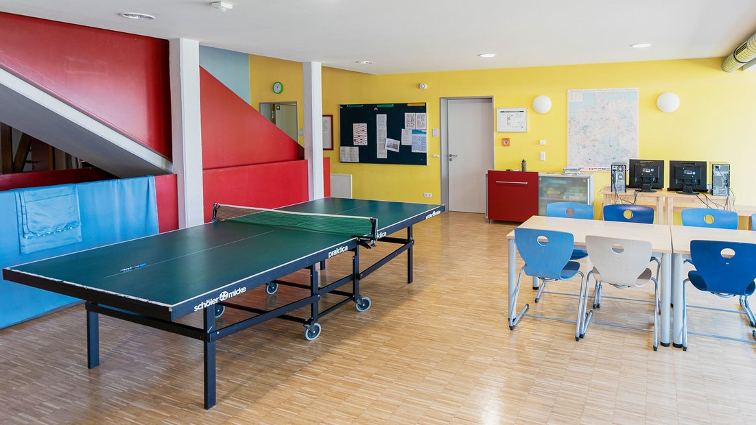 Area comune inferiore nella Wiesenhaus con tavolo da ping pong